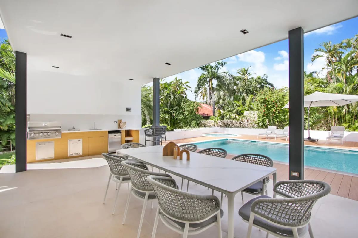 luxury-villa-vacation-rent-vivero-13-casa-de-campo (2)