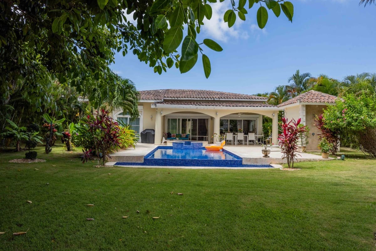 amazing-villa-for-sale-cocotal-bavaro (21)