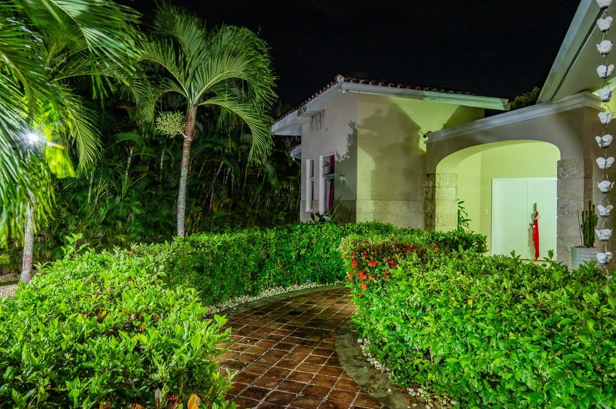 amazing-villa-for-sale-cocotal-bavaro (11)